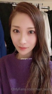 一眼就爱了 性感的人妻在酒店陪狼友发骚 全程露脸自己抠骚逼特写展示 淫水好多自己伸进嘴里吸吮手指好骚
